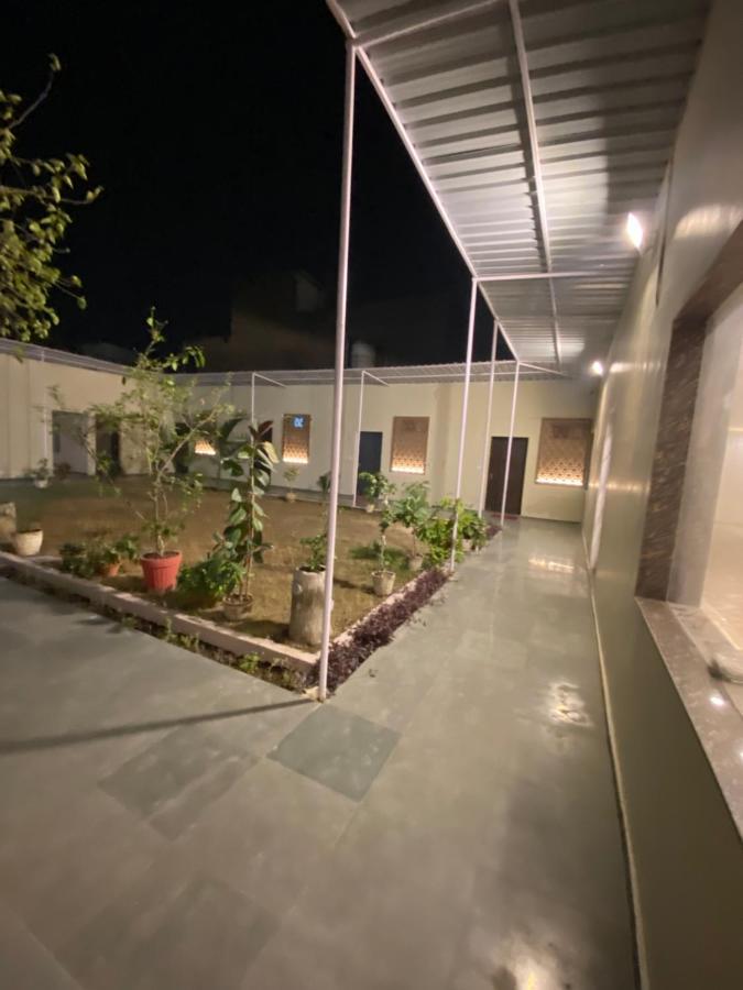 Solitaire Gardens Near Airport 勒克瑙 外观 照片