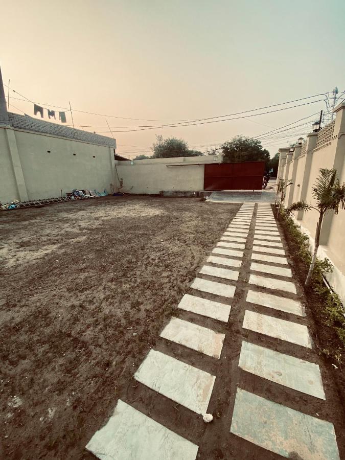 Solitaire Gardens Near Airport 勒克瑙 外观 照片